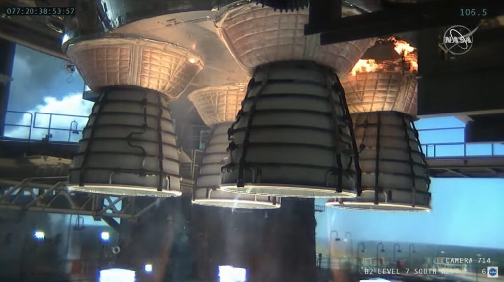 Spojrzenie na silniki RS-25 - drugi Green Run pierwszego stopnia SLS - 18.03.2021 / Credits - NASA TV