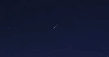 Przelot paczki L26 Starlink - obserwacja z 16 maja 2021 / Credits - Mar Kom1976