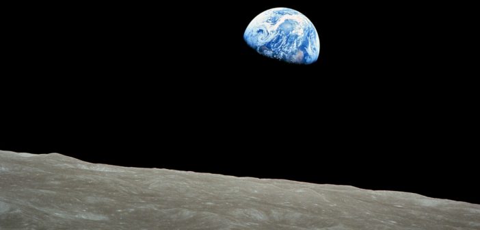 Wschód Ziemi z misji Apollo 8 / Credits - NASA