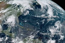 Trzy ośrodki tropikalne na Altantyku - 29 sierpnia 2021 / Credits - NOAA