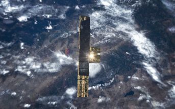 Artystyczna wizualizacja satelity ICEYE-X2 na orbicie. Źródło: ICEYE