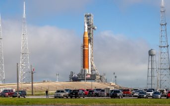 Rakieta SLS na wyrzutni LC-39B / Credits - NASA/Kim Shiflett