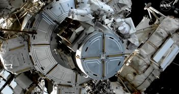 Początek spaceru EVA-80 / Credits - NASA TV