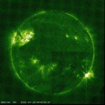 Siedem minut po fazie maksymalnej rozbłysku X2.2 z 20 kwietnia 2022 / Credits - NASA, SDO