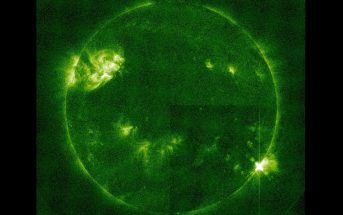 Siedem minut po fazie maksymalnej rozbłysku X2.2 z 20 kwietnia 2022 / Credits - NASA, SDO