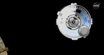 Starliner w odległości około 20 metrów od ISS / Credits - NASA TV