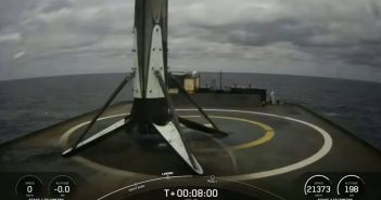 Pierwszy stopień Falcona 9 po udanym lądowaniu - misja CRS-26 / Credits - SpaceX