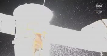 Wyciek z Sojuza MS-22 - 14.12.2022 / Credits -NASA TV