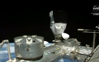 Ujęcie na port modułu Harmony z przyłączonym pojazdem Dragon 2 - misja Crew-6 / Credits - NASA TV