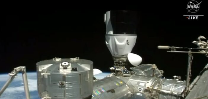 Ujęcie na port modułu Harmony z przyłączonym pojazdem Dragon 2 - misja Crew-6 / Credits - NASA TV