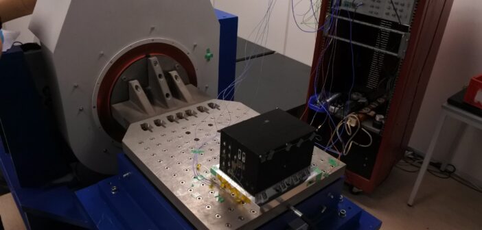 Centralny komputer pokładowy DPU RPWI i bol elektroniki EBOX / Credits - CBK PAN