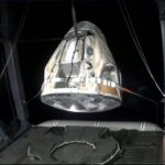 Podjęcie kapsuły "Freedom" po wodowaniu - koniec misji AX-2 / Credits - SpaceX