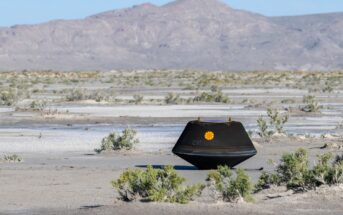 Zasobnik z próbkami materii z planetoidy Bennu po lądowaniu / Credits - NASA
