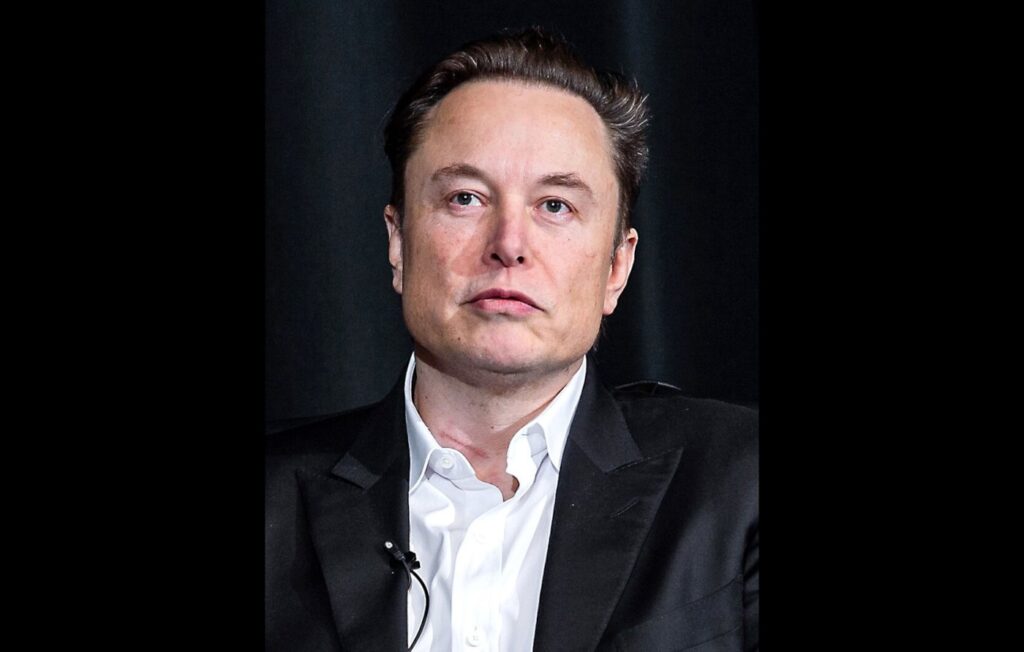 Elon Musk - zdjęcie z 2022 roku / Credits - Domena Publiczna, U.S. Air Force photo - Trevor Cokley