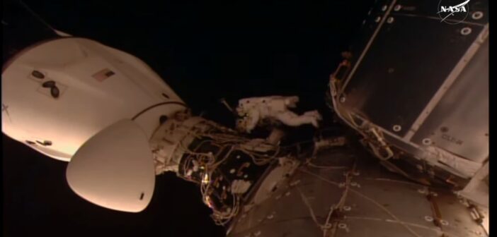 Prace podczas spaceru EVA-91 / Credits - NASA