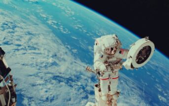 Astronauta podczas spaceru kosmicznego / Credits - NASA