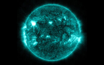 Słońce w monencie emisji rozbłyku X1.0 z 1 lutego 2026 / Credits - NASA, SDO