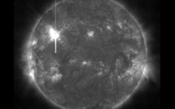 Słońce w momencie emisji rozbłysku klasy X8.1 z 2 lutego 2026 / Credits - Helioviewer, SDO, NASA