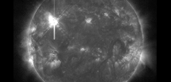 Słońce w momencie emisji rozbłysku klasy X8.1 z 2 lutego 2026 / Credits - Helioviewer, SDO, NASA
