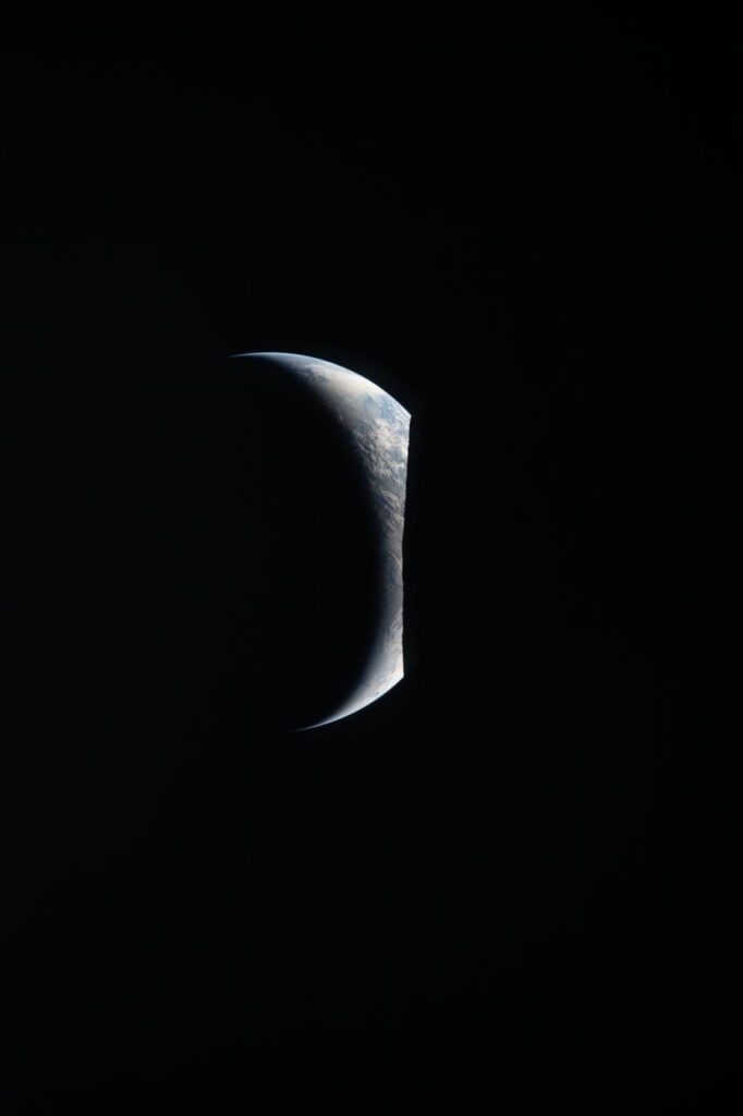 Wschód Ziemi zza Księżyca – misja Artemis II / Credits – NASA