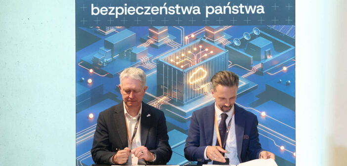 Podpisanie listu intencyjnego z Lotniczą Akademią Wojskową / Credits - CloudFerro