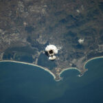 Misja AX-4 - kapsuła Dragon (z polskim astronautą) zbliża się do ISS - 26 czerwca 2025 / Credits - NASA