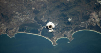 Misja AX-4 - kapsuła Dragon (z polskim astronautą) zbliża się do ISS - 26 czerwca 2025 / Credits - NASA