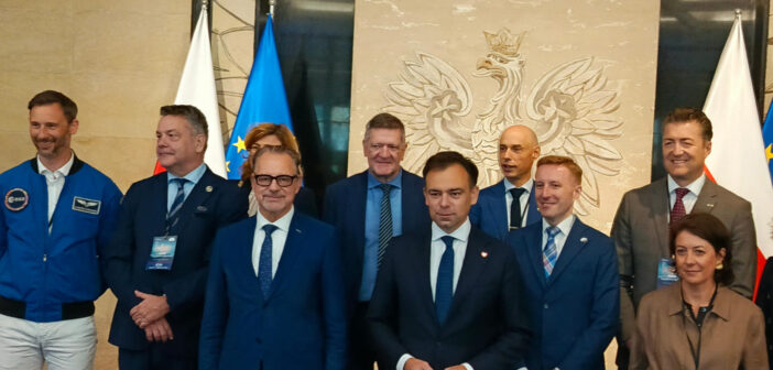 Delegacja ESA, polski astronauta oraz przedstawiciele rządowi na konferencji IGNIS - Trajektorie Przyszłości / Credits - K. Kanawka, kosmonauta.net