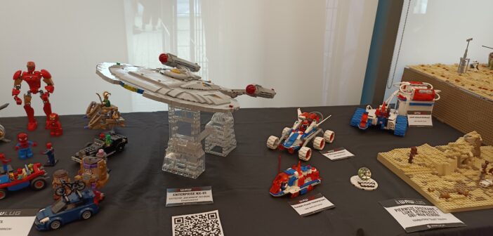 Fragment wystawy Lego w sekcji Akwarium. Na zdjęciu widać, między innymi, USS Enterpirse, śluzowy pojazd transportowy, szybki pojazd zwiadowczy oraz fragment sceny pierwszego spotkania Luke'a Skywalkera i Obi-Wan Kenobiego (źródło zdjęcia: Zuzanna Patkowska, właściciel kolekcji: Wawlug).
