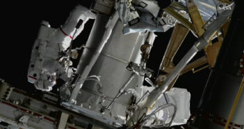 Spacer EVA-96 / Credits - NASA
