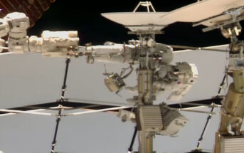 Prace podczas EVA-97 / Credits - NASA